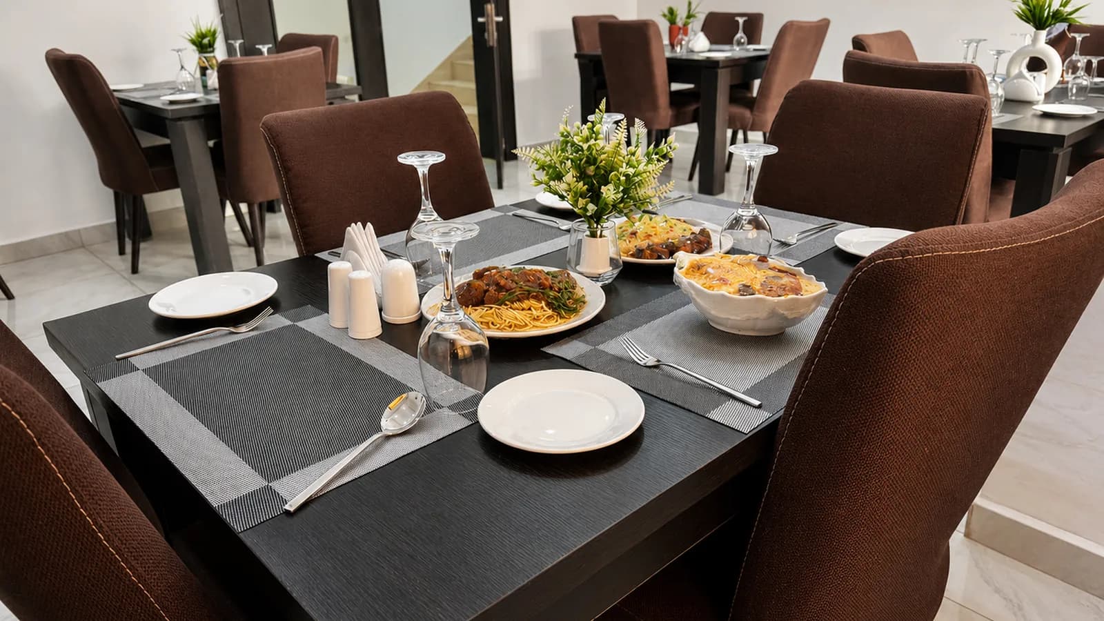 Prepared dining table at the Diplomat Enclave Suites restaurant